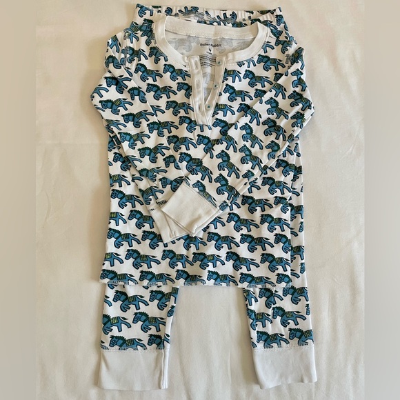 Roller Rabbit Pajamas - 4 years - Picture 2 of 2